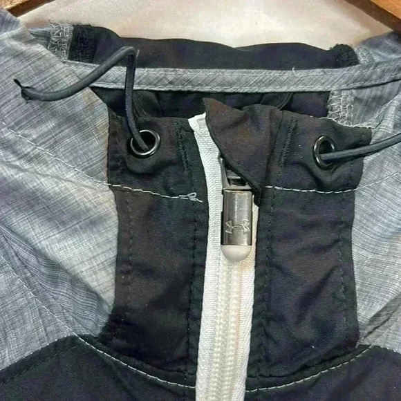 Under Armour Light Fitted Rain Jacket Women's XS Shell Hike Back Pack Layer Walk - Picture 5 of 8